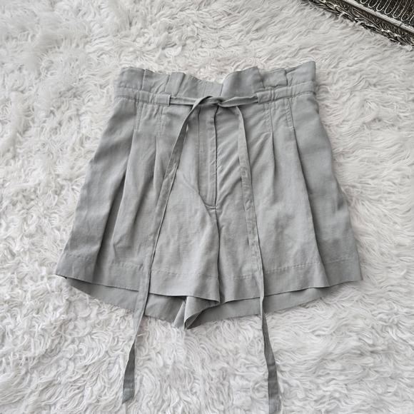 Club Monaco Linen Blend Paperbag Waist Shorts. Size 4. Good preowned condition. - Picture 1 of 7